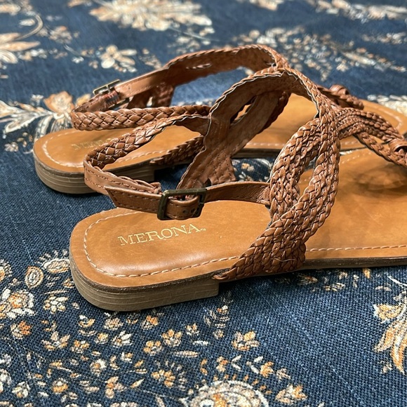 Sandals 7.5 - Picture 3 of 3